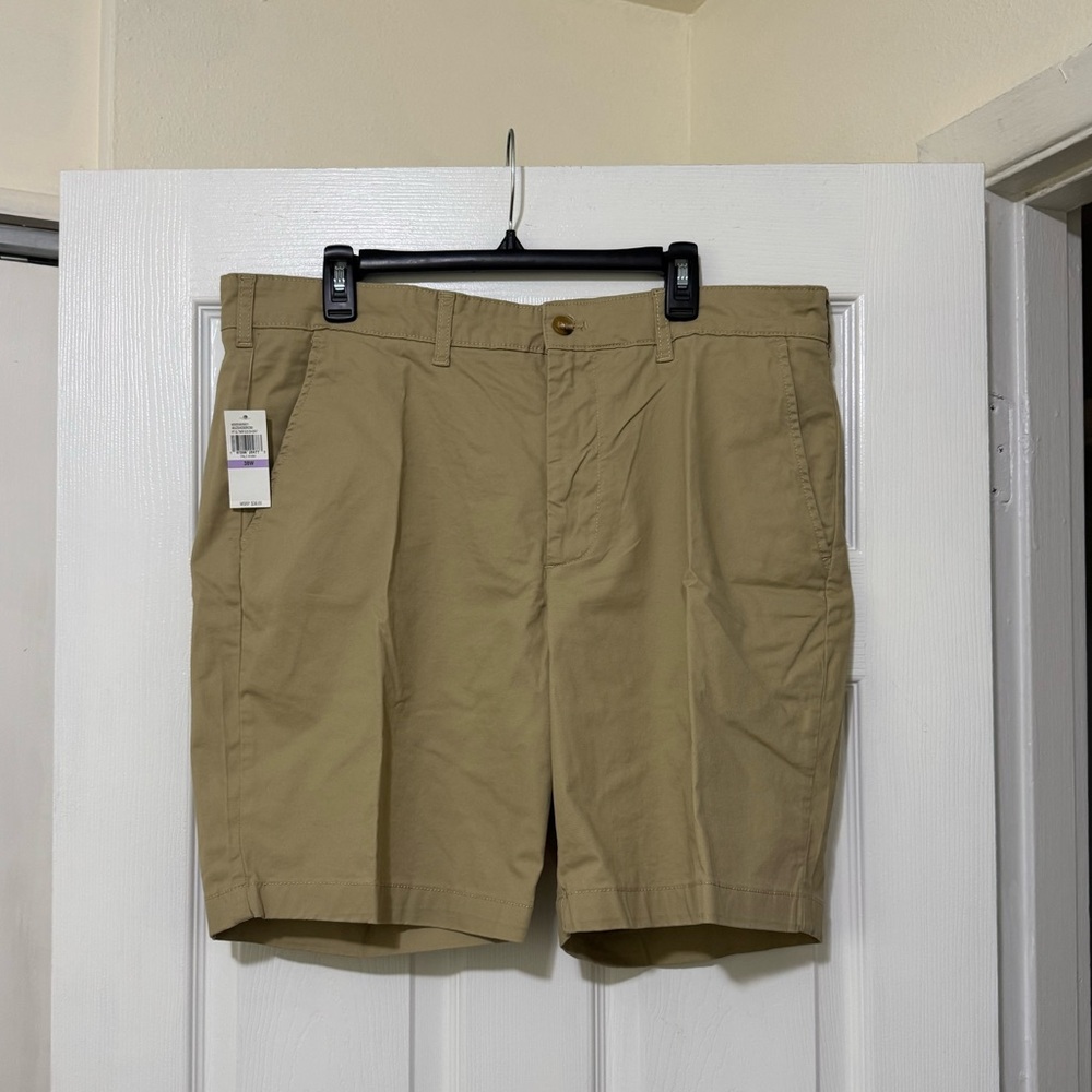 NWT IZOD Men’s Khaki Shorts Size 38